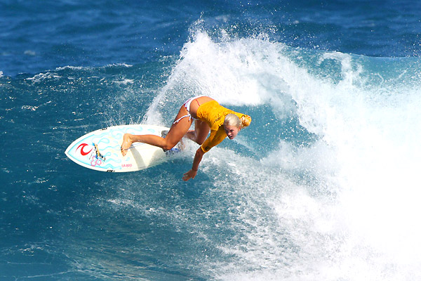 bethany hamitlon surfing contest in hawaii